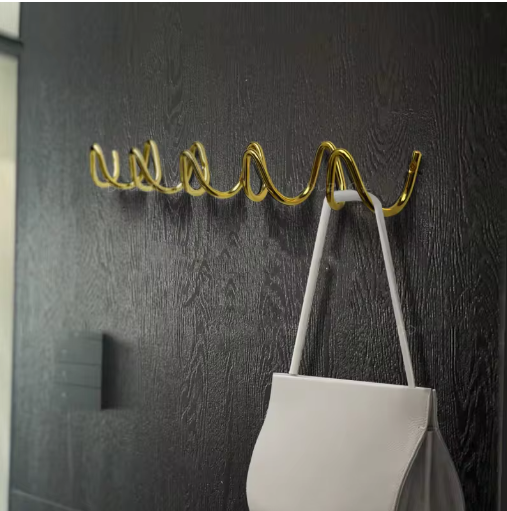 Porte-manteau mural ondulé en métal